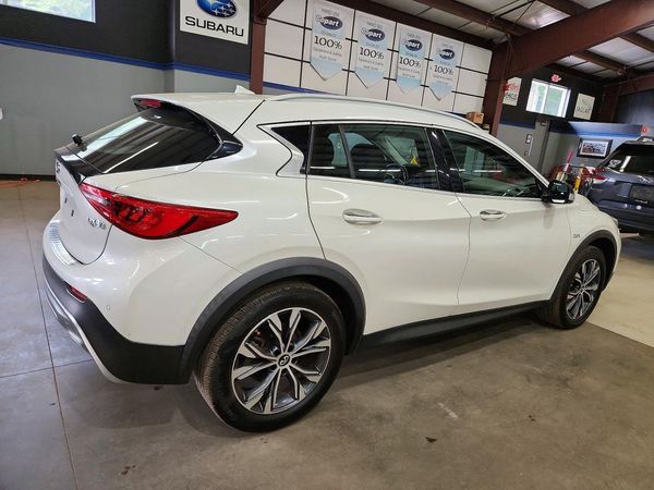 2017 INFINITI QX30