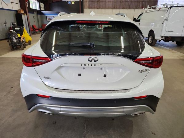 2017 INFINITI QX30