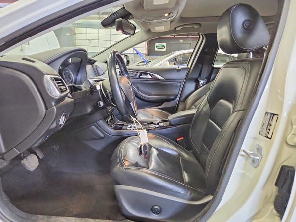 2017 INFINITI QX30