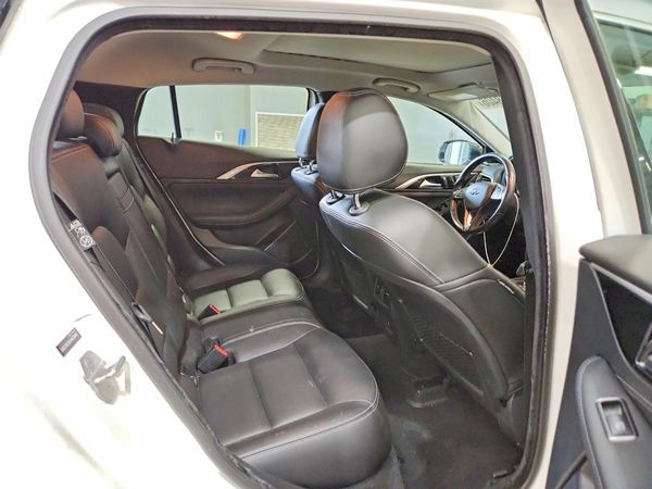2017 INFINITI QX30