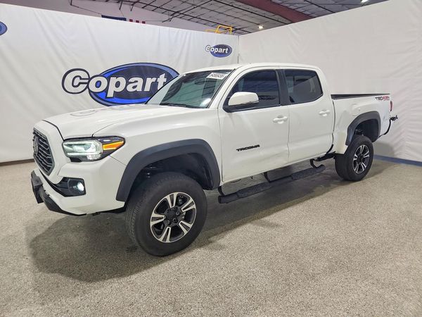 2023 TOYOTA TACOMA SR5 — Front 3/4