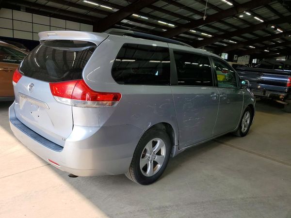 2014 TOYOTA SIENNA
