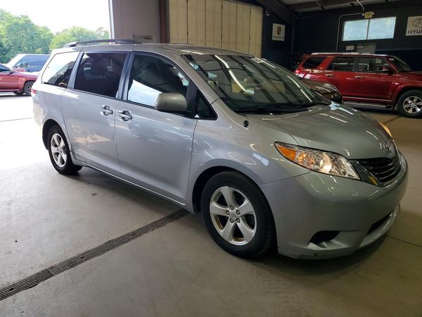 2014 TOYOTA SIENNA