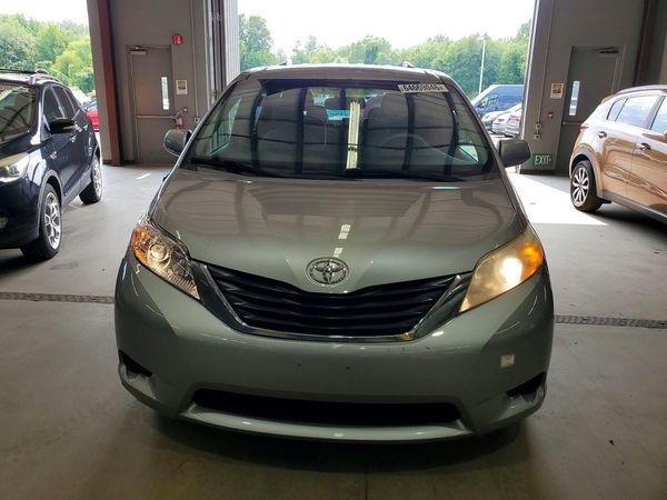 2014 TOYOTA SIENNA