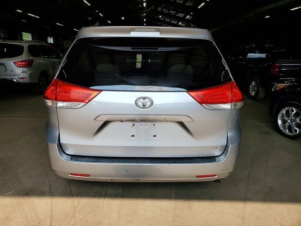 2014 TOYOTA SIENNA