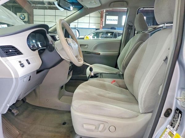 2014 TOYOTA SIENNA