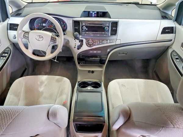 2014 TOYOTA SIENNA