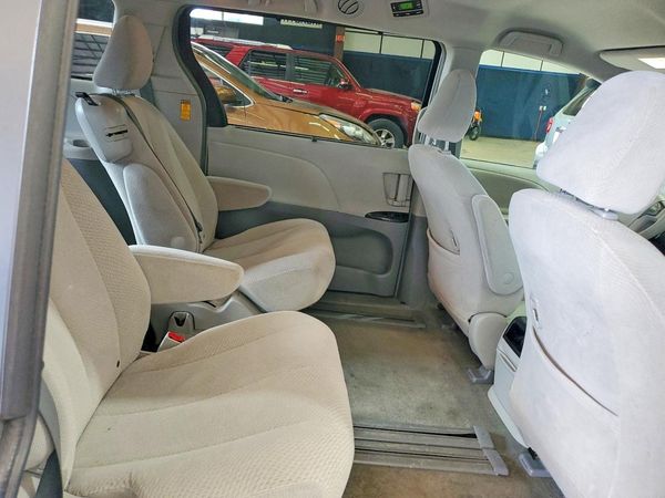 2014 TOYOTA SIENNA