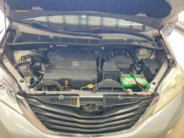 2014 TOYOTA SIENNA