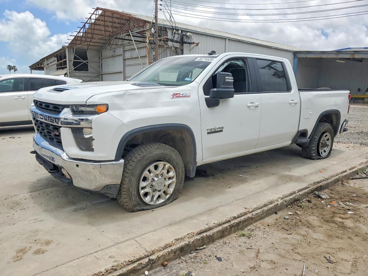 2021 CHEVROLET SILVERADO LT — Front 3/4