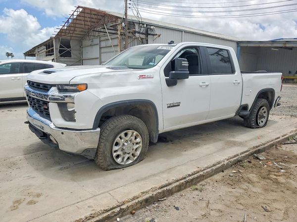 2021 CHEVROLET SILVERADO LT — Front 3/4