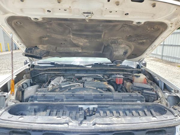 2021 CHEVROLET SILVERADO LT — Engine bay