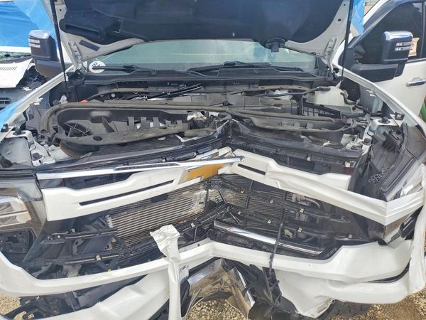 2025 CHEVROLET SILVERADO LTZ — Engine bay