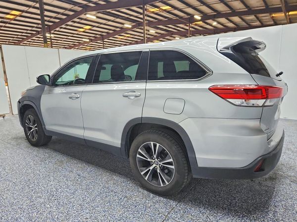 2019 TOYOTA HIGHLANDER LE/LE Plus