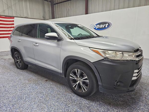 2019 TOYOTA HIGHLANDER LE/LE Plus