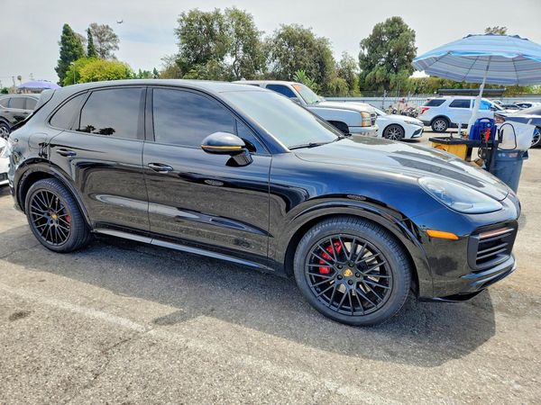 2021 PORSCHE CAYENNE