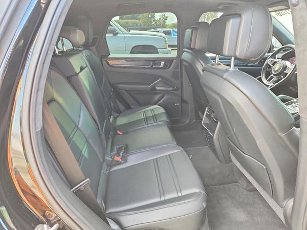 2021 PORSCHE CAYENNE
