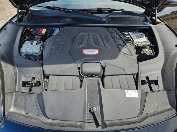 2021 PORSCHE CAYENNE