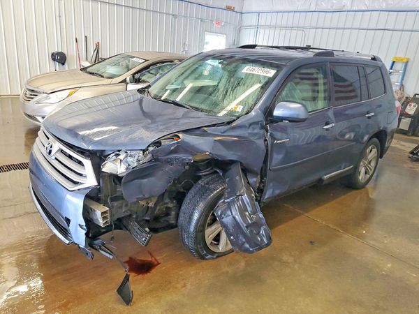 2013 TOYOTA HIGHLANDER — DSFA — Front 3/4
