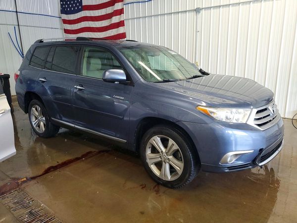 2013 TOYOTA HIGHLANDER Base/Hybrid — Passenger 3/4