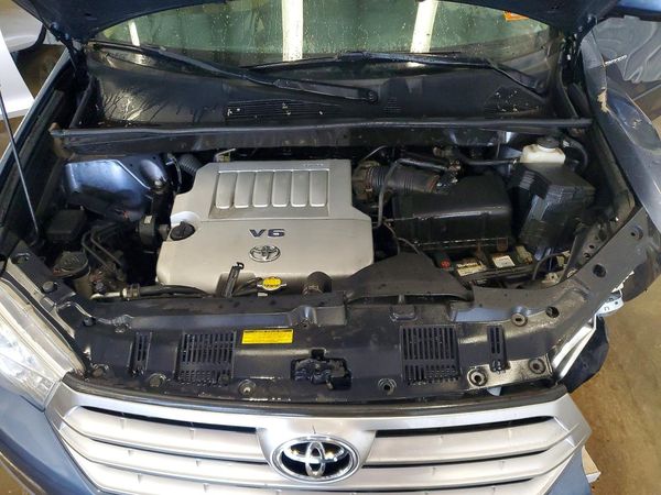 2013 TOYOTA HIGHLANDER Base/Hybrid — Engine bay