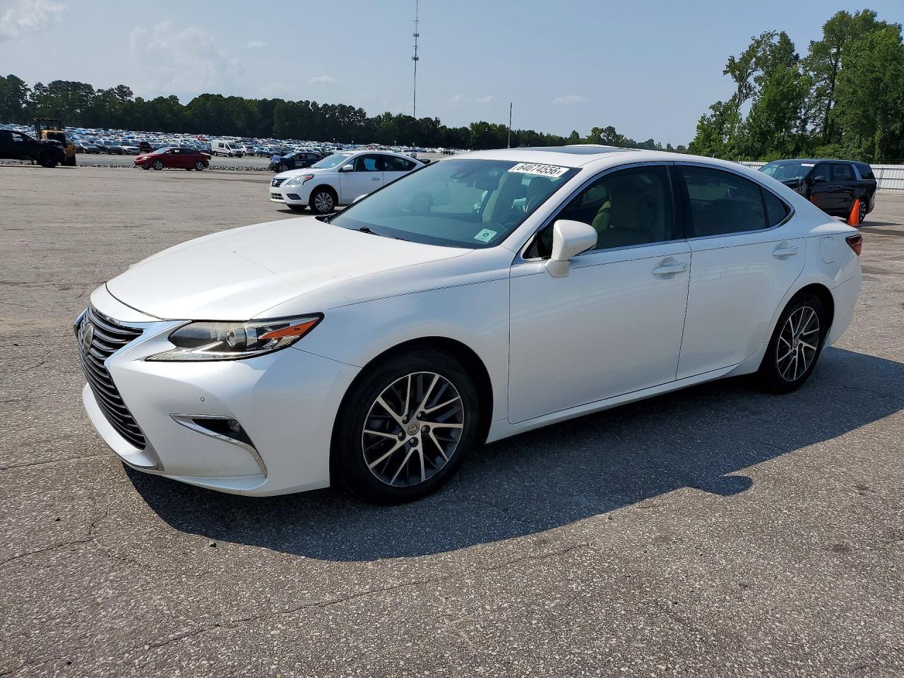 2016 LEXUS ES350 350 — Front 3/4