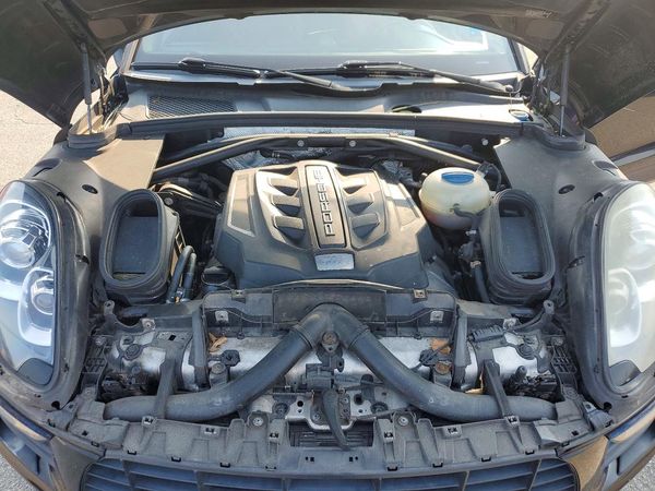 2016 PORSCHE MACAN — Engine bay