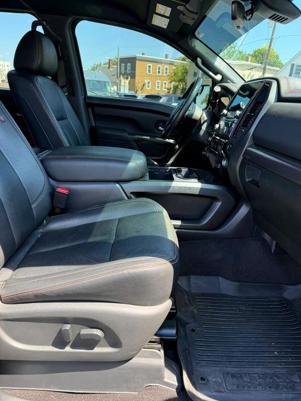 2023 NISSAN TITAN Crew Cab