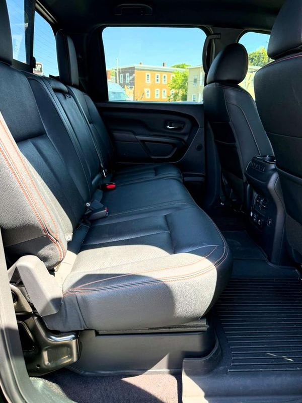 2023 NISSAN TITAN Crew Cab