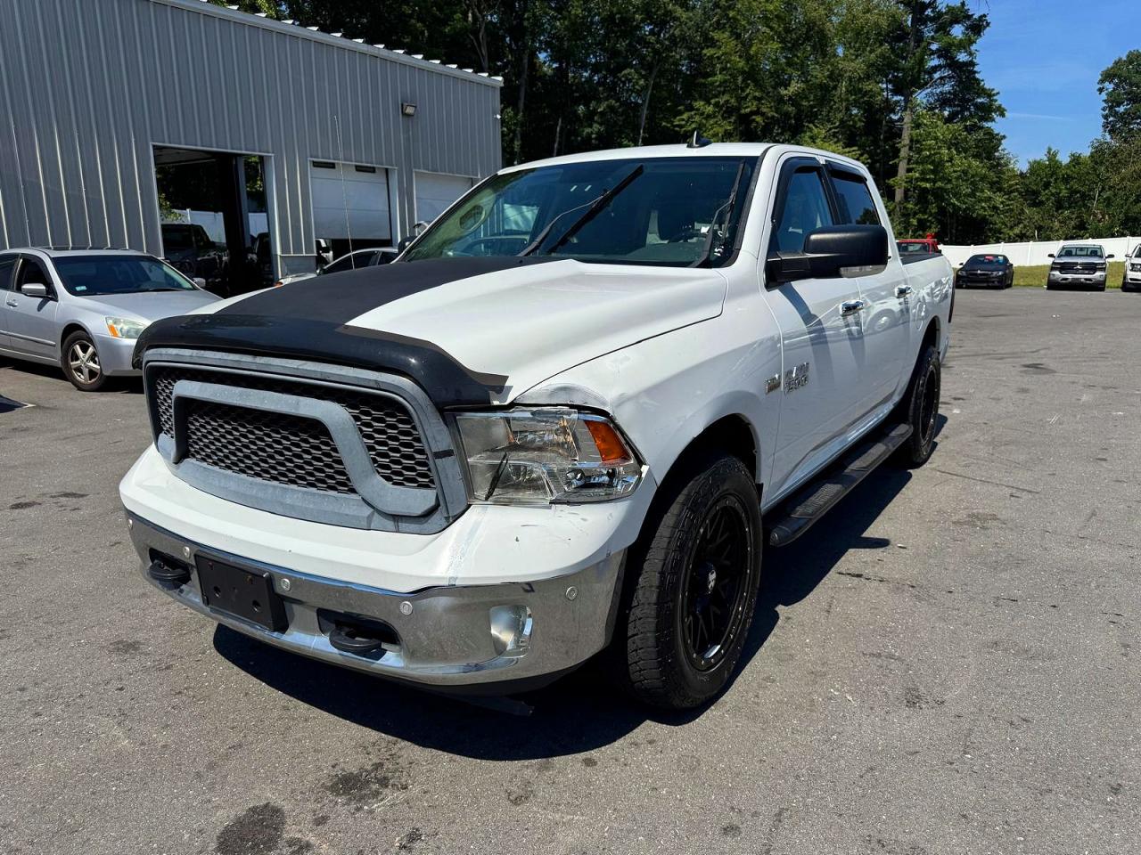 2017 RAM 1500 SLT CREW CAB 4X4