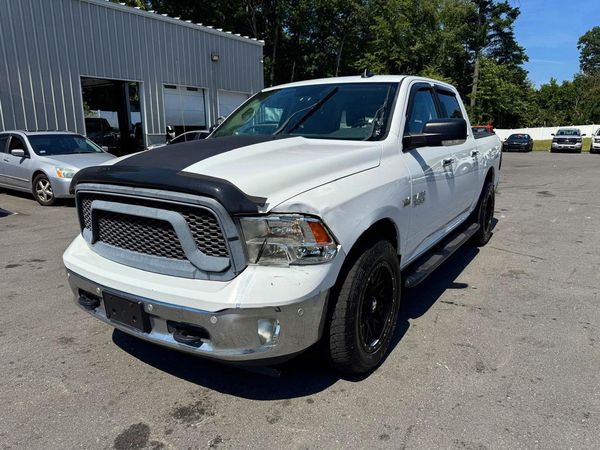 2017 RAM 1500 SLT CREW CAB 4X4