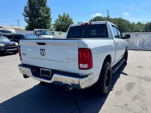 2017 RAM 1500 SLT CREW CAB 4X4