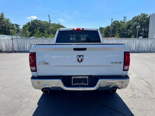 2017 RAM 1500 SLT CREW CAB 4X4