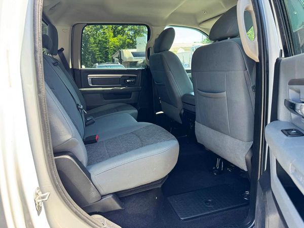 2017 RAM 1500 SLT CREW CAB 4X4