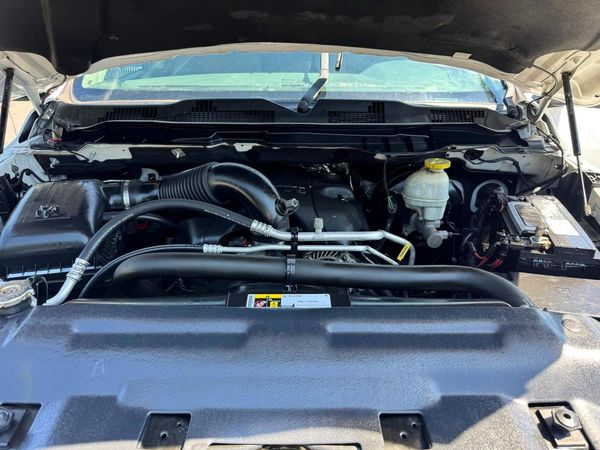 2017 RAM 1500 SLT CREW CAB 4X4