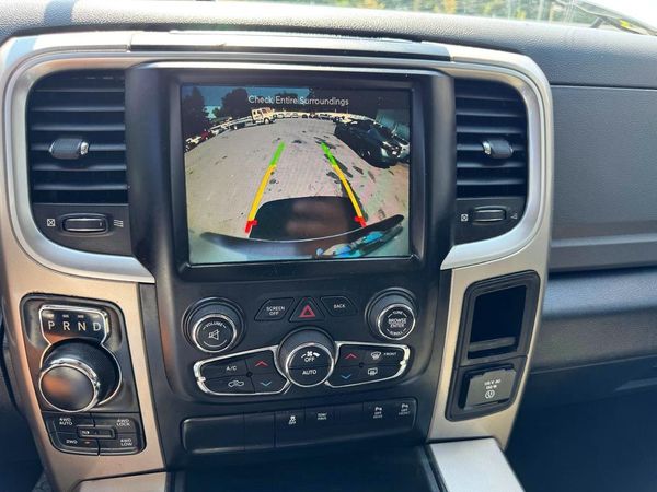 2017 RAM 1500 SLT CREW CAB 4X4