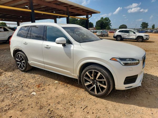 2020 VOLVO XC90 Momentum