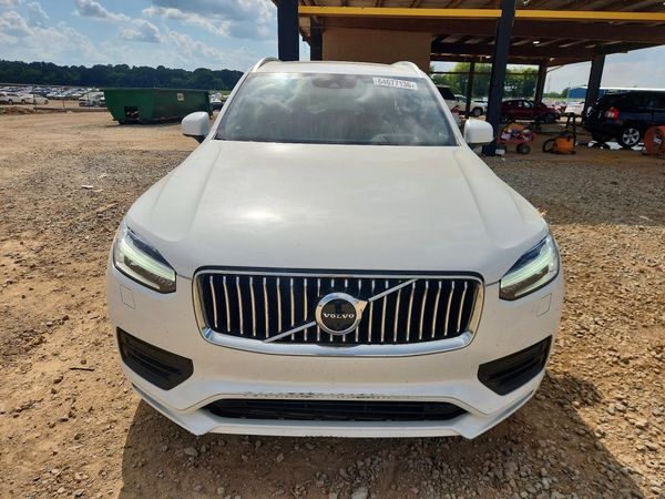 2020 VOLVO XC90 Momentum