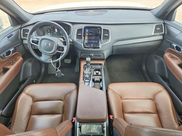 2020 VOLVO XC90 Momentum