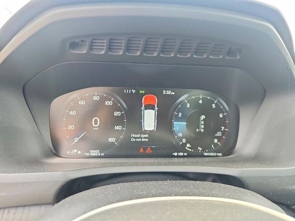 2020 VOLVO XC90 Momentum
