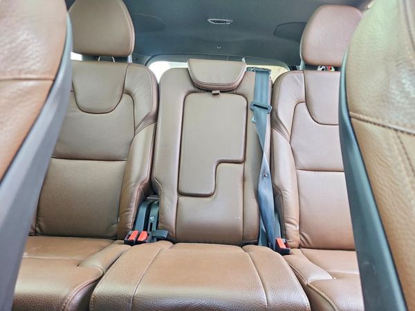 2020 VOLVO XC90 Momentum