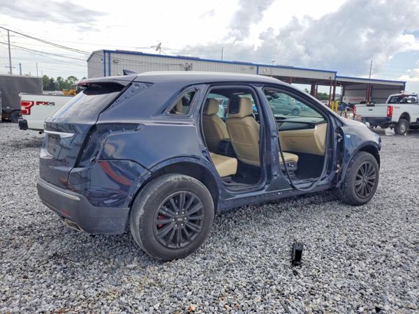 2017 CADILLAC XT5 Base