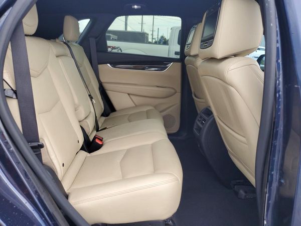 2017 CADILLAC XT5 Base