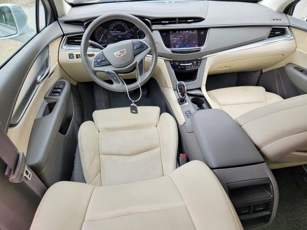 2017 CADILLAC XT5