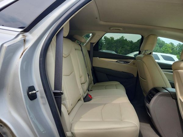 2017 CADILLAC XT5