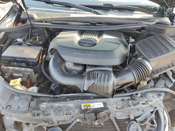 2014 JEEP CHEROKEE Summit — Engine bay