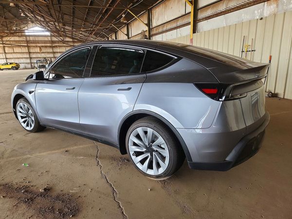 2026 TESLA MODEL Y