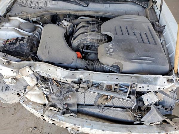2016 DODGE CHARGER SXT — Engine bay
