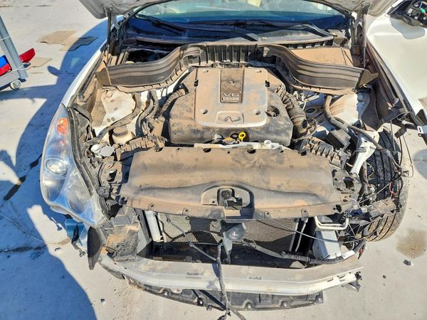 2017 INFINITI QX50 — Engine bay