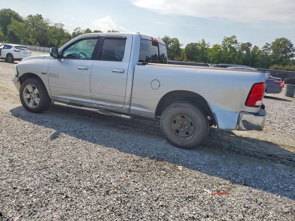 2015 RAM 1500 SLT QUAD CAB 4X4